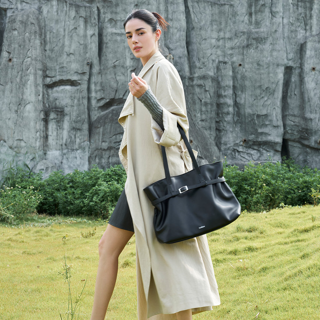 Black Large Capacity Tote Bag Chic Soft Leather for Women | SeaGloca - view 5
