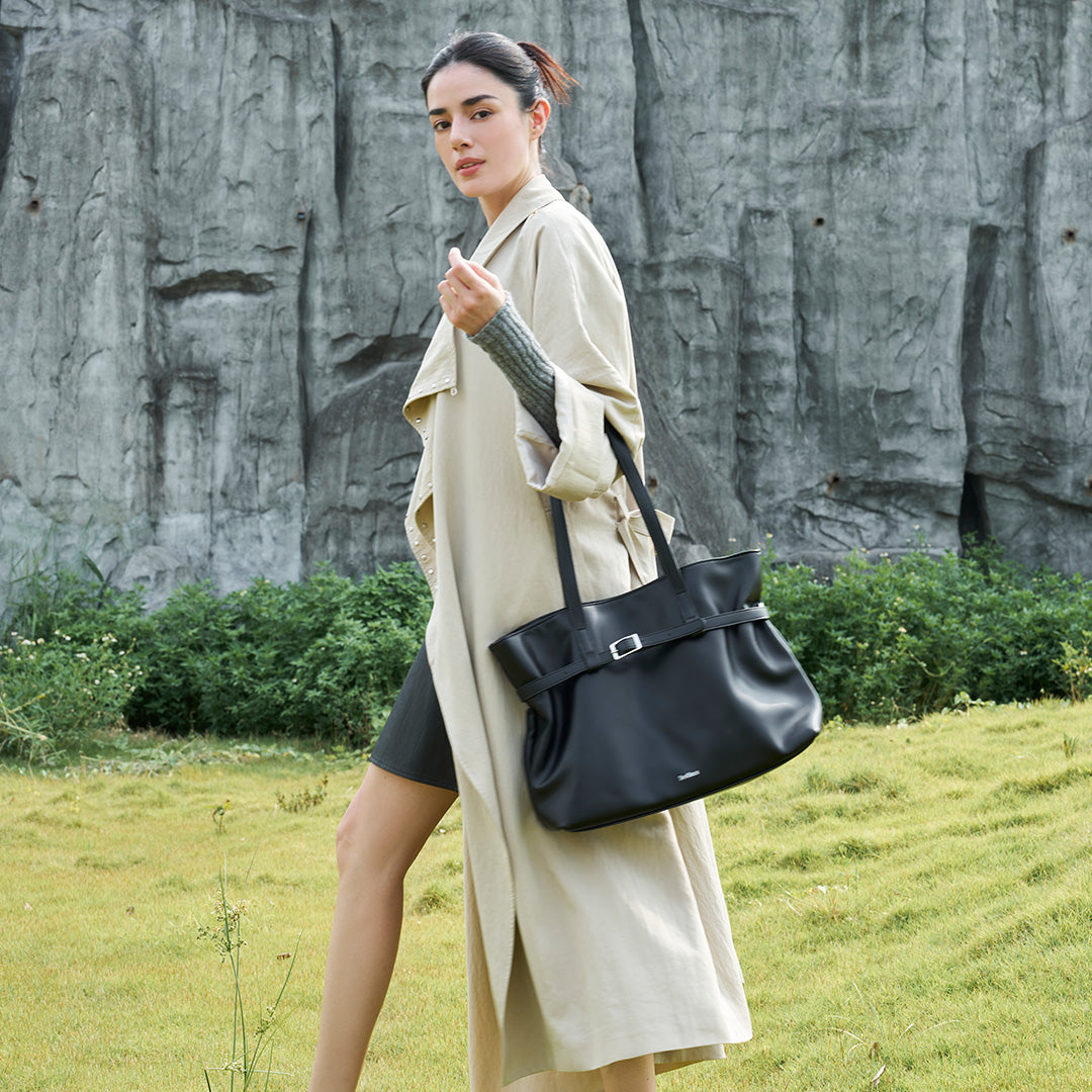 Black Large Capacity Tote Bag Chic Soft Leather for Women | SeaGloca - view 5